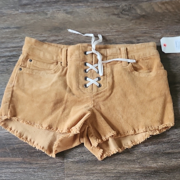 Billabong Lite Hearted Lace Front Mustard  Shorts with Distressed NWT Sz 26 - Picture 1 of 7